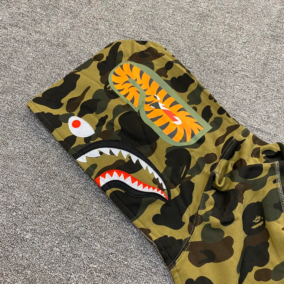 XX 121 BAPE 1ST CAMO SHARK FULL Classic counter model Camouflage shark hooded zipper sweatshirt Machine-printed camouflage Top-quality fabric Premium 1:1 replica Customized fabric Couple model: S—XXL [Camouflage yellow, Camouflage green, Camouflage red, Camouflage purple, Camouflage blue, Camouflage gray]